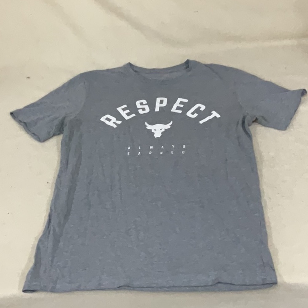EUC mens short sleeve under armour t-shirt